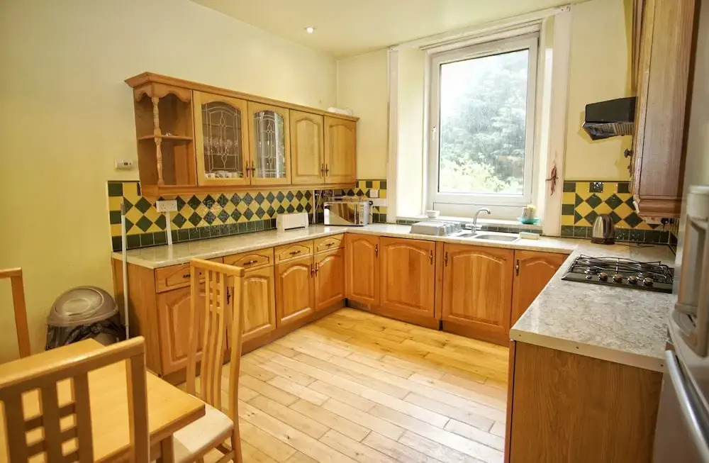 Spacious 2 Bedroom Flat, Leith Walk