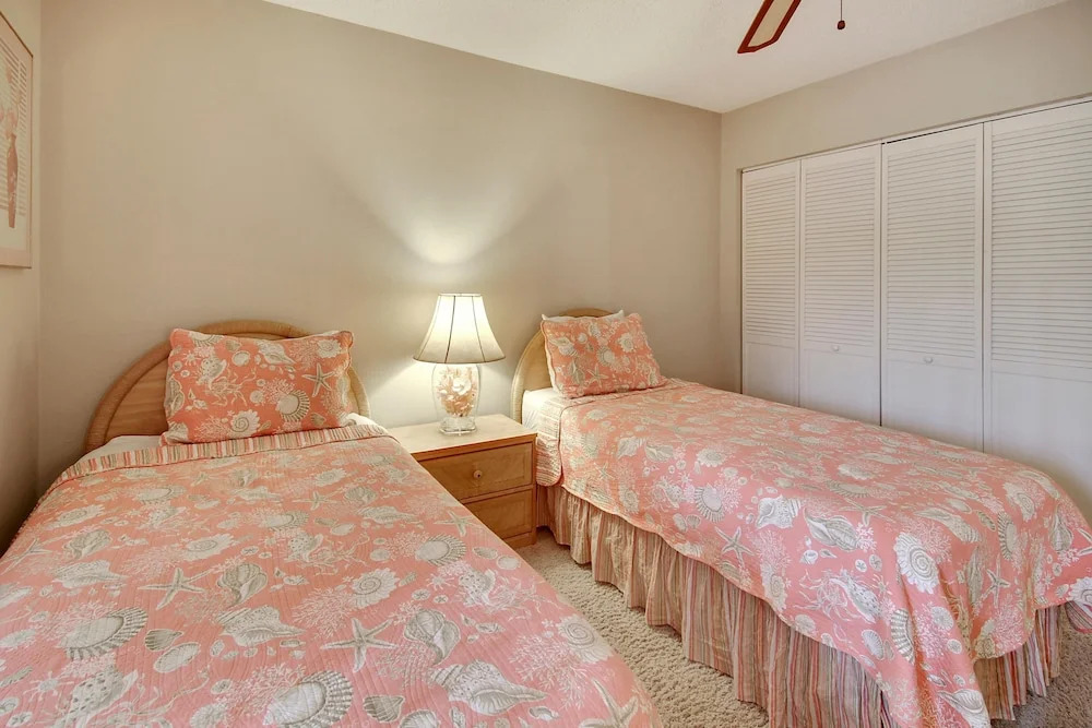 Land's End 205 Building 3 BAY Views / Private Balcony!
