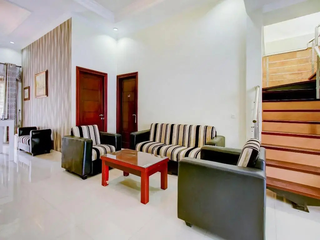 OYO 90006 Dieng Ellen s House Syariah