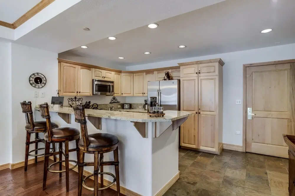 Luxurious 3 bedroom 3 bath condo! 3 Condo by RedAwning