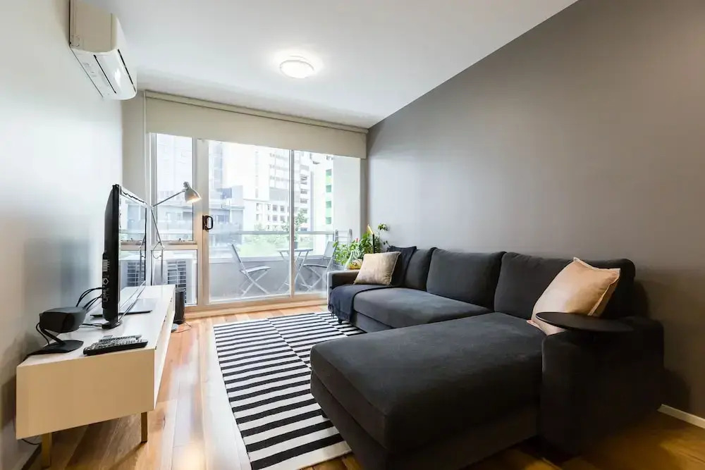 SANDRA, 1BDR Carlton Apartment