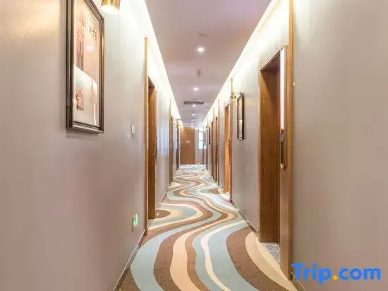 James Joyce Coffetel Hotel (Chaoyang High-speed Railway Station Qingnian Road Subway Station)
