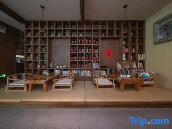 YunGuan Shunde House Resort Hotel  （Jinghong, West Shuangjing Starlight Night Market Shop)