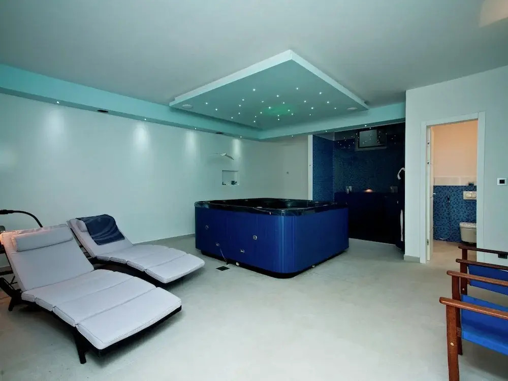 Modern Apartment with Private Pool in Split