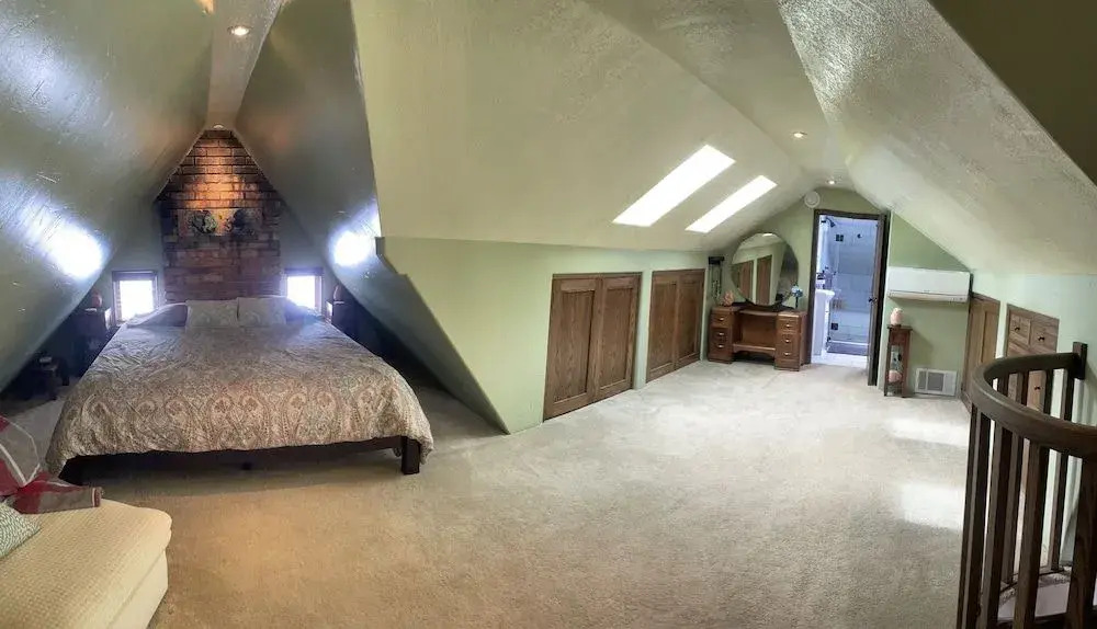 Tudor in the Downtown Historic District 6Br Home
