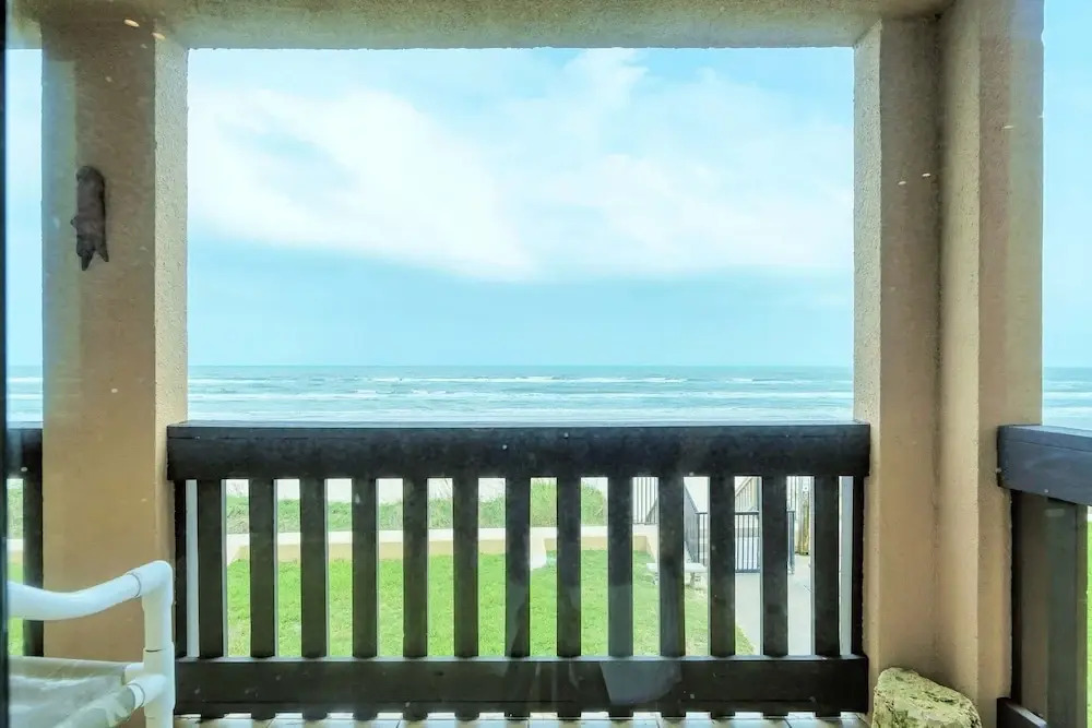 2nd Floor 1br Beachfront Condo W/ Heated Pools 1 Bedroom Condo