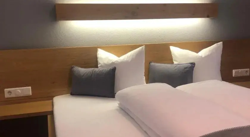 Collina Hotel  More