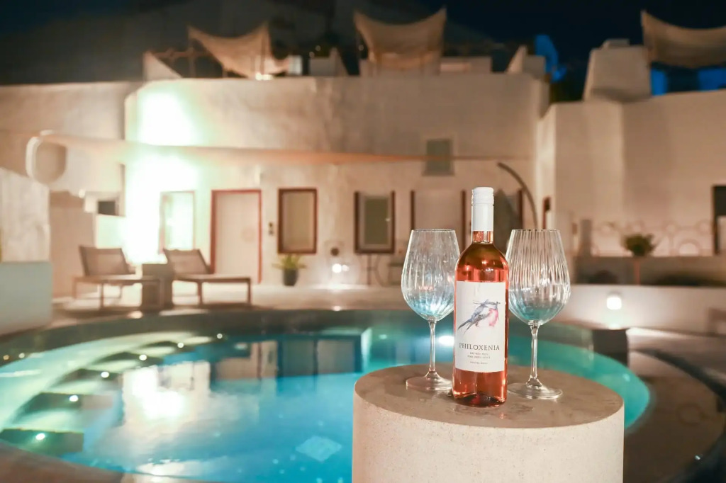 Naos Suites