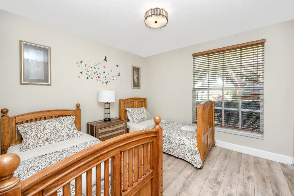 Palm Harbor Paradise - Spacious Home In Quiet Neighborhood with Heated Pool, Billiard Room, Hot Tub