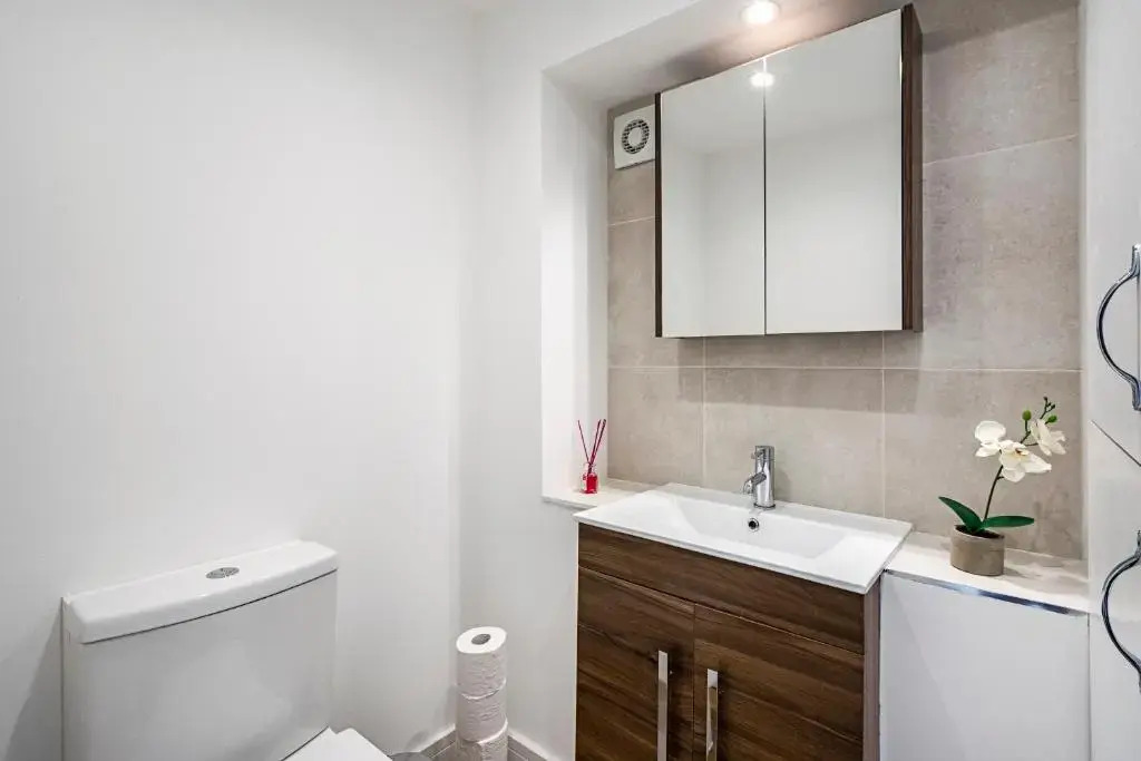 South Woodford 2 Bed En-Suite House