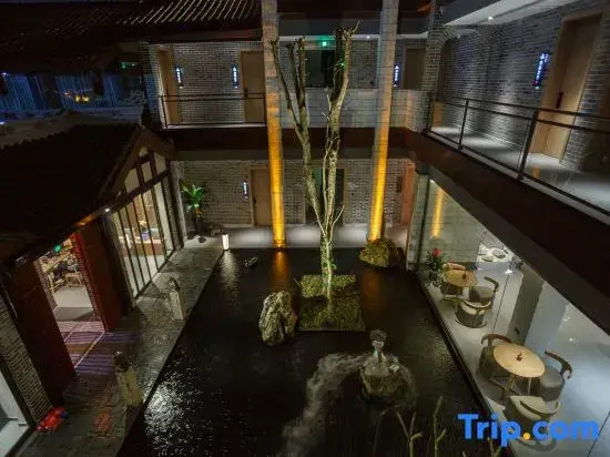 Yunmanman High-End Vacation Apartment (Jingxi Small Town Story)