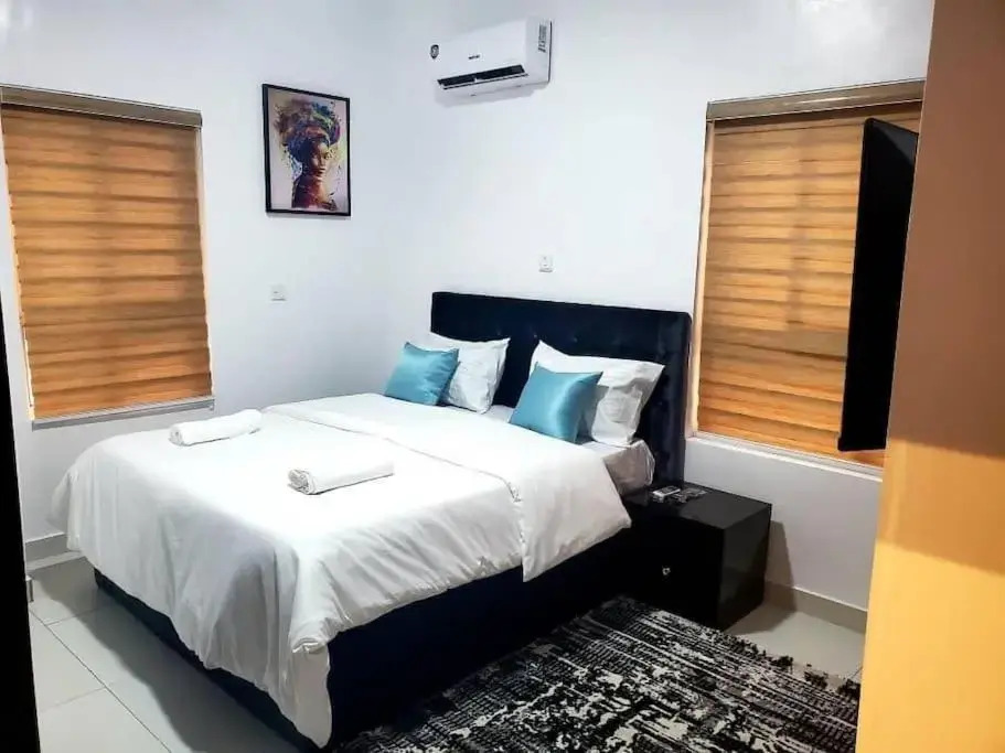 Lovely 2-bedroom condo with free parking and WiFi.