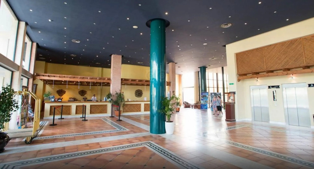 Apartamentos Estival Park