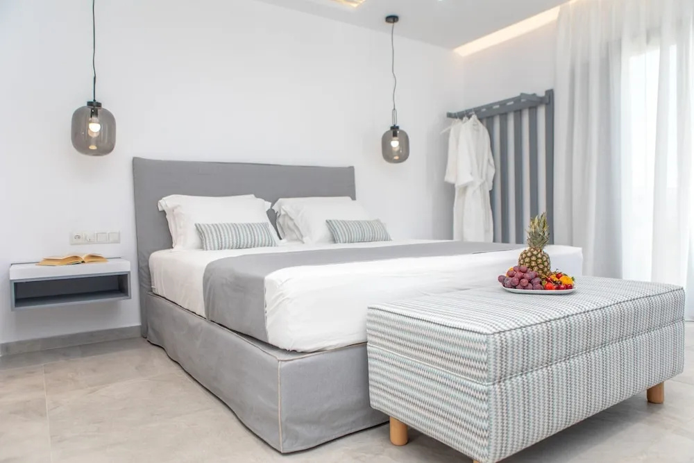 Crystal Mare Suites