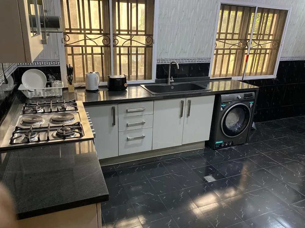 Tenny's Place Apartments Jabi