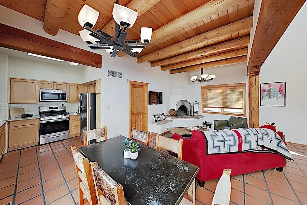 Luxurious 2-unit Hideaway At Zona Rosa Downtown 4 Bedroom Condo