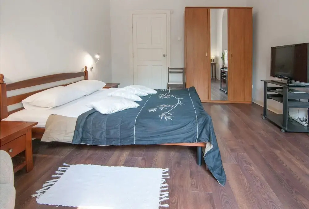 Апартаменты Home-Hotel, ул. Малая Житомирская, 5