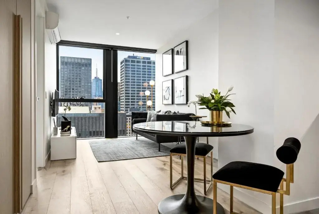 Luxuria Apartments - Collins House