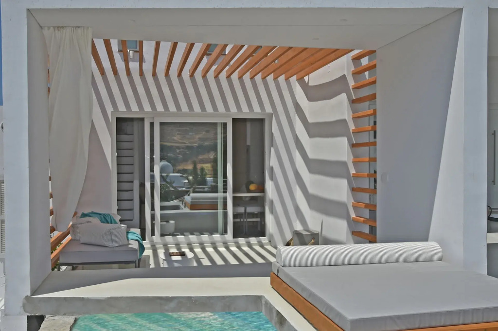 Tinos Blend Suites