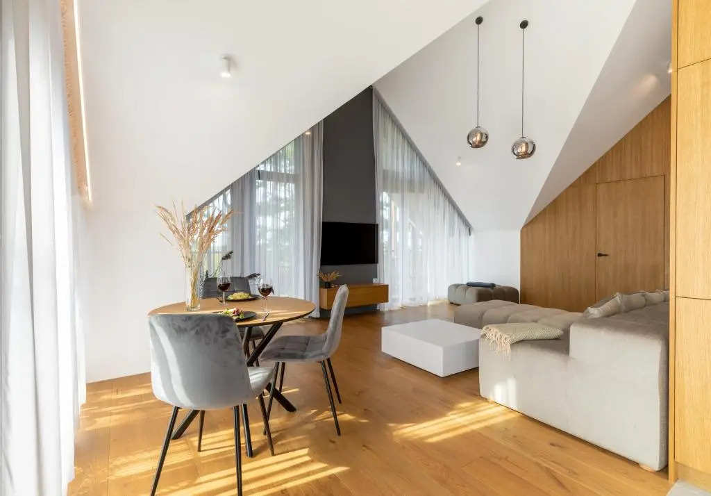 HolidayPlus Multiple Apartments, By Cohost