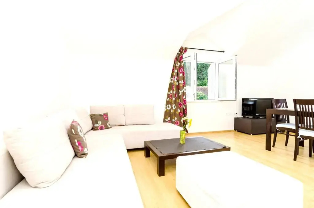 Apartment with One Bedroom in Dubrovnik, with Wonderful Sea View, Furnished Terrace And Wifi - 300 M From the Beach
