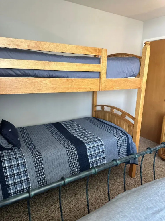 Hawks View 3 Bedroom Home by RedAwning