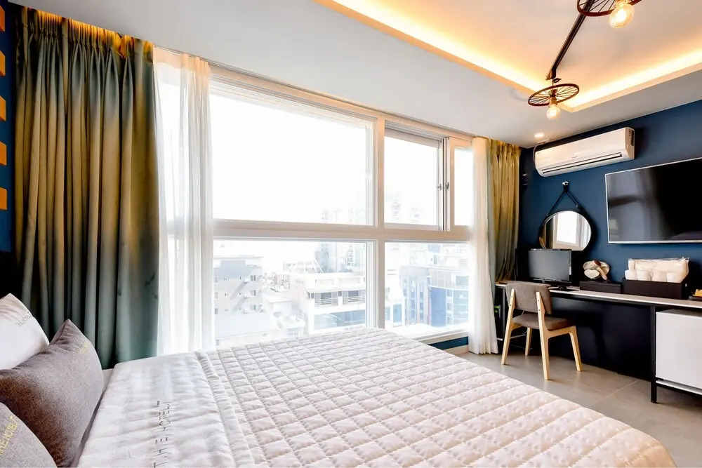 The SWEET Hotel
