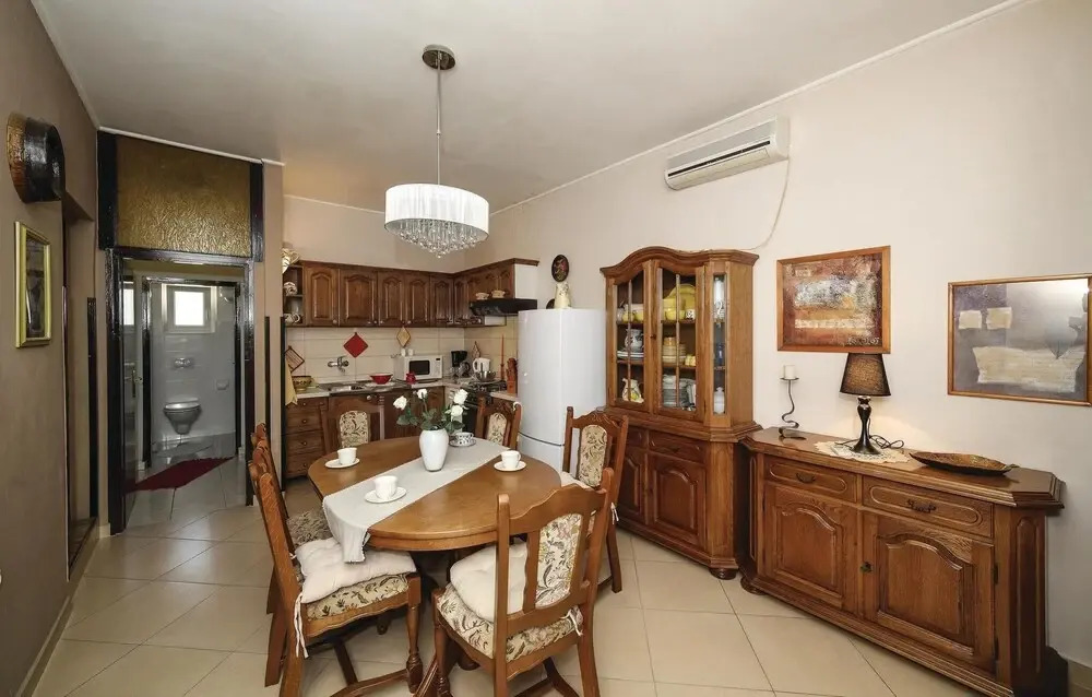 Amazing Home in Brodarica With Wifi and 3 Bedrooms
