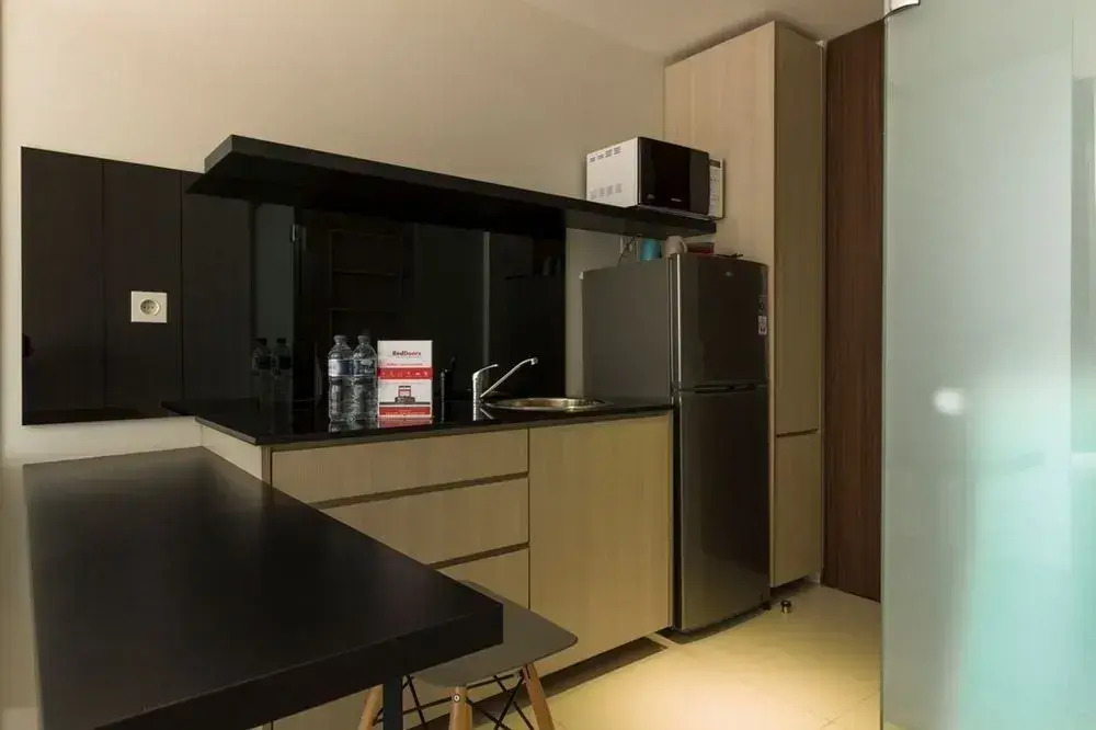 RedDoorz Plus near Perbanas