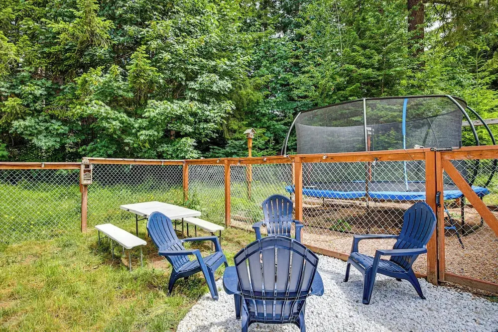 7 Mi to Mt Rainier NP: Home w/ Private Hot Tub!