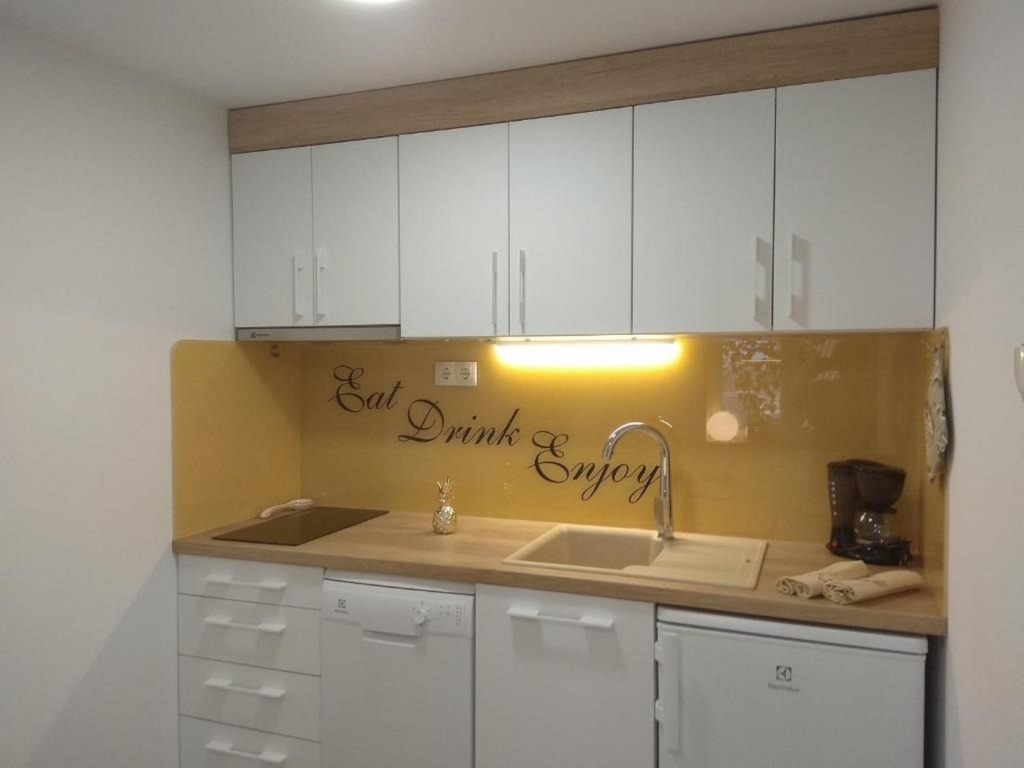 Apartment Lemar - parking and barbecue: A6 LIGHT Bol, Island Brac