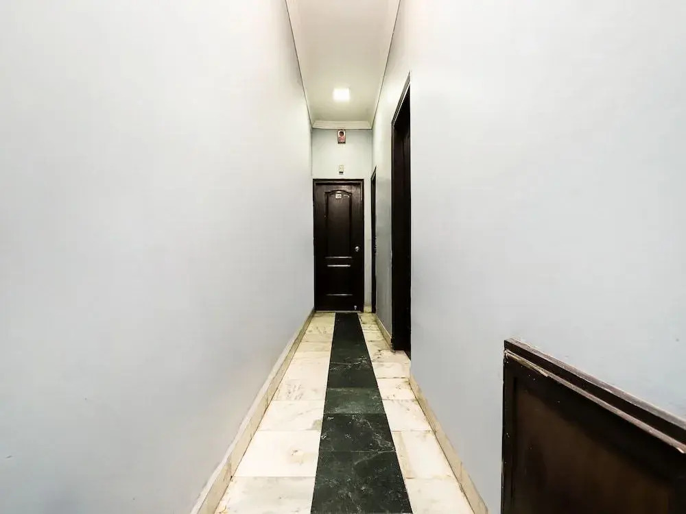 OYO 26216 Hotel Maanvi