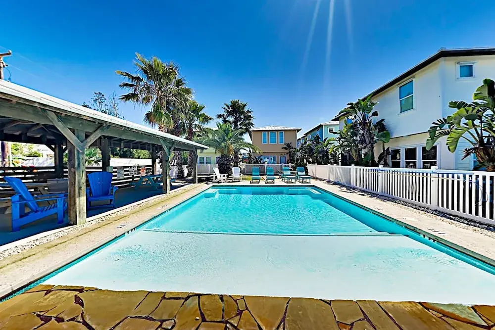 East Avenue Unit 8 - 4 Br home by RedAwning