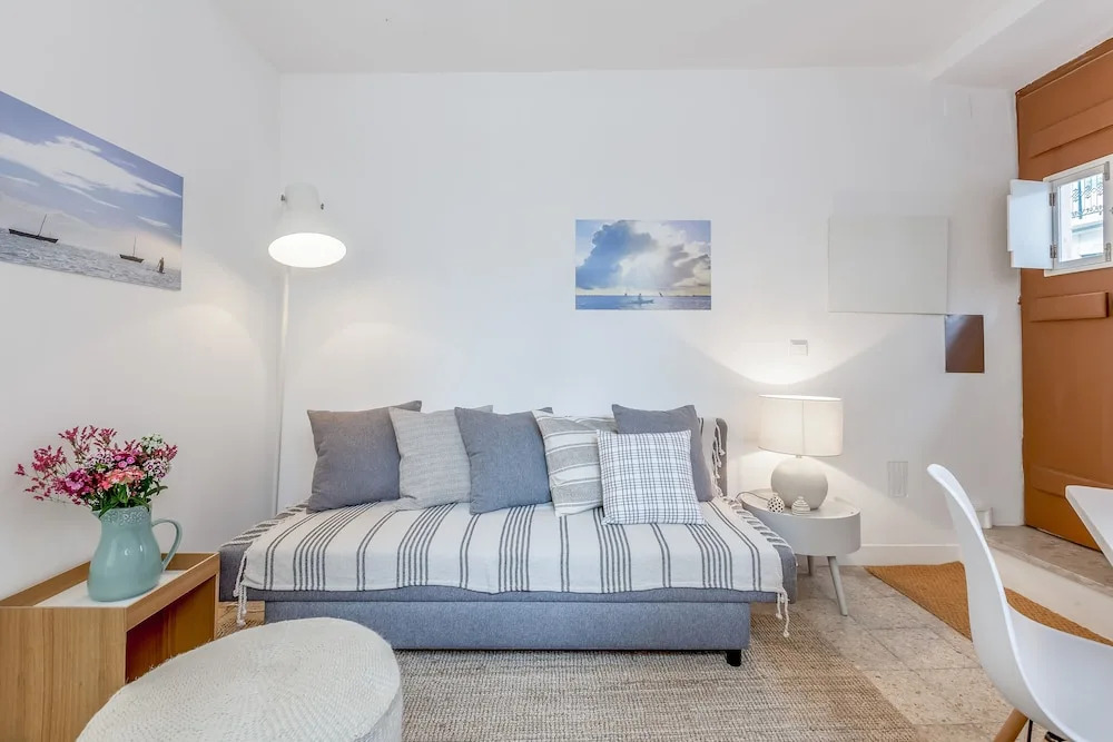 Renovated Typical Baixa Apartment, By TimeCooler