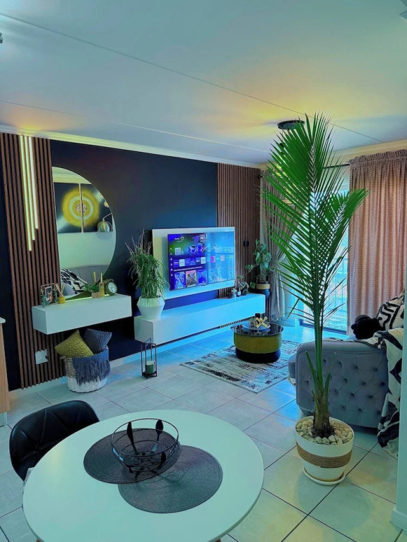 Cozy Home in Greenpark Boksbug by OR Tambo Airport