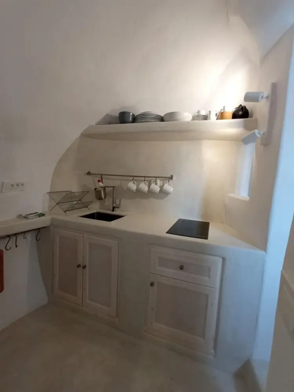 Sisyphus House in Santorini