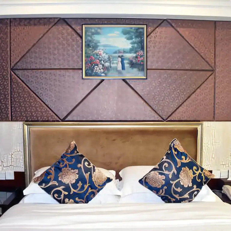 Huayun  Hotel (Heyuan Wanlongcheng Branch)