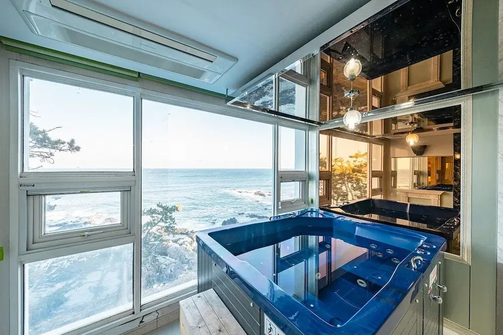 Pohang Pinewave Sea & Spa Pension