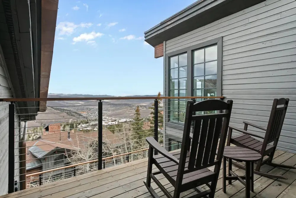 Stag Lodge 3BR Views, Hot Tub, Ski Access Condo