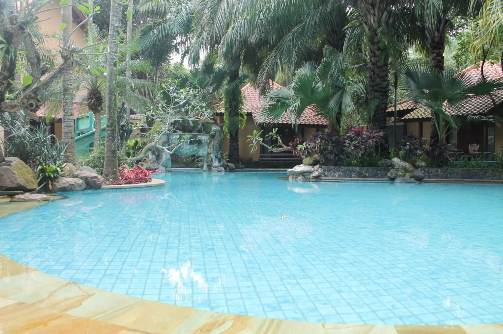 Laras Asri Resort & Spa