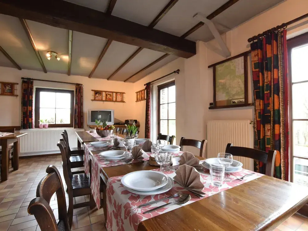 Holiday home in Nadrin, Filly with garden and spa