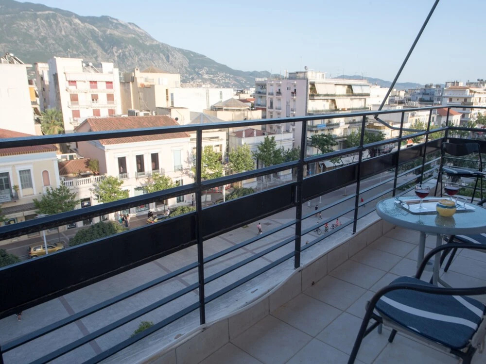Cozy flat on the main square, 10min to the sea