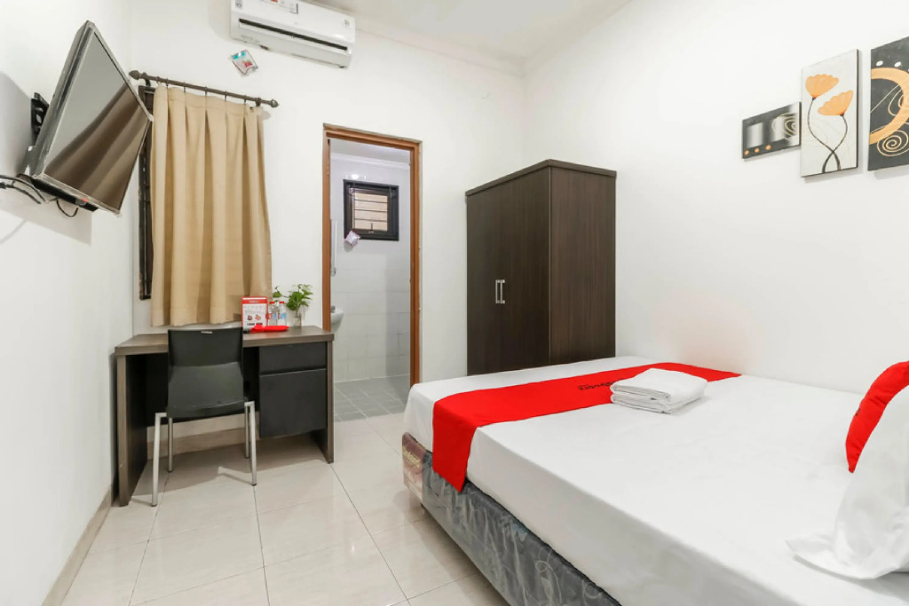 RedDoorz Plus near Trisakti University