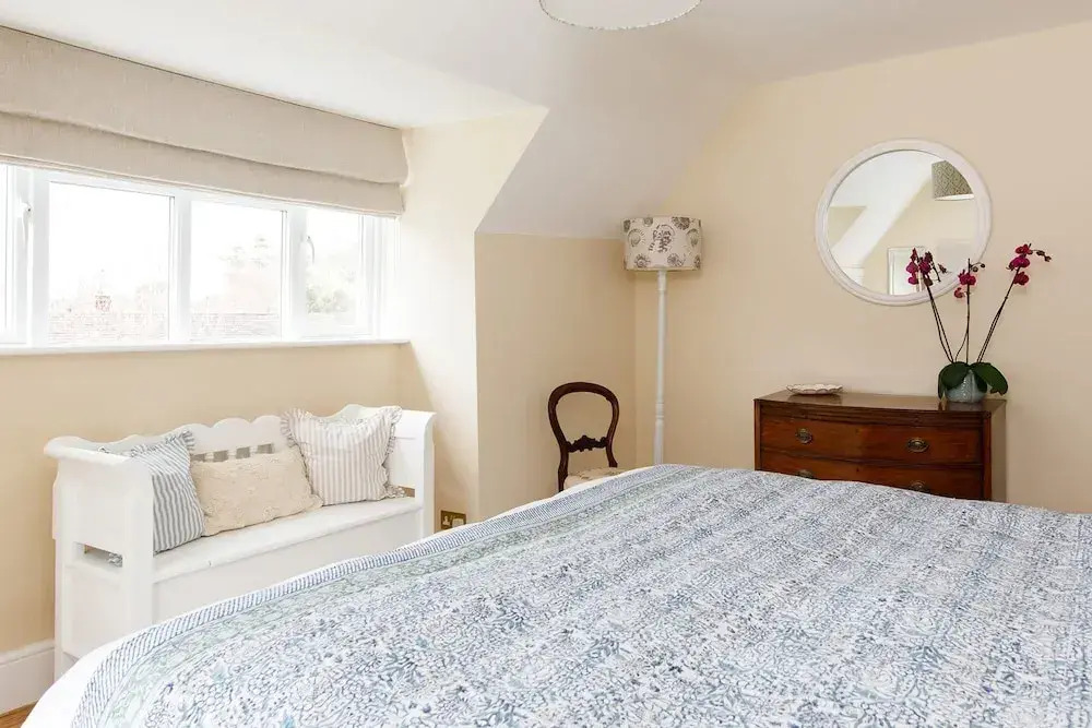 Newly Renovated Cottage 150m from Waterfront