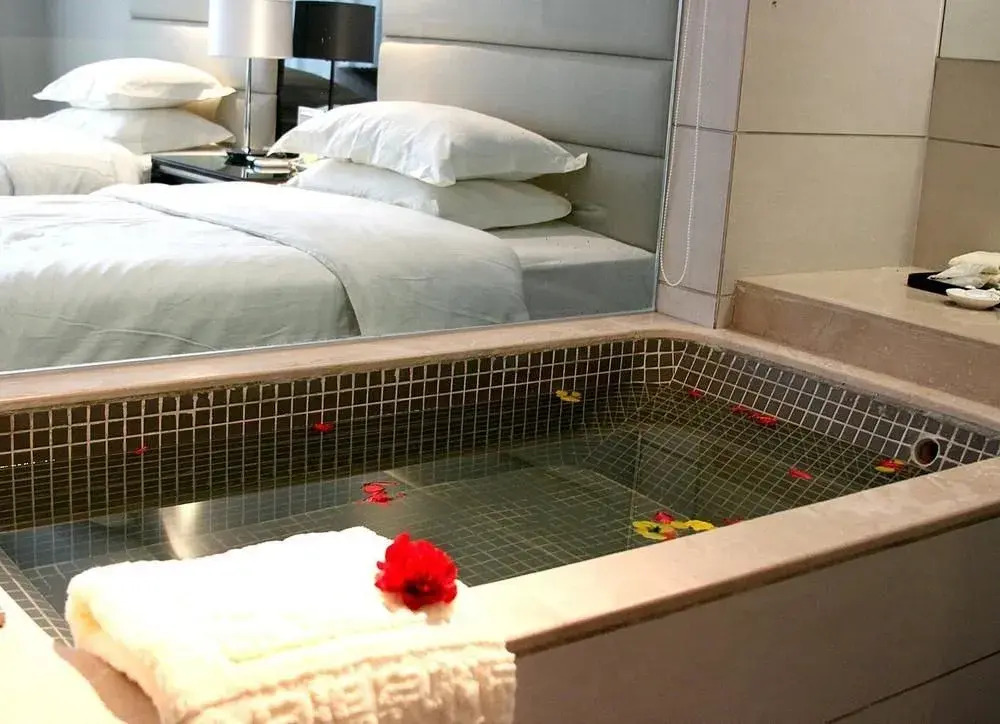 Xiuquanyingyue Hot Spring Garden Hotel