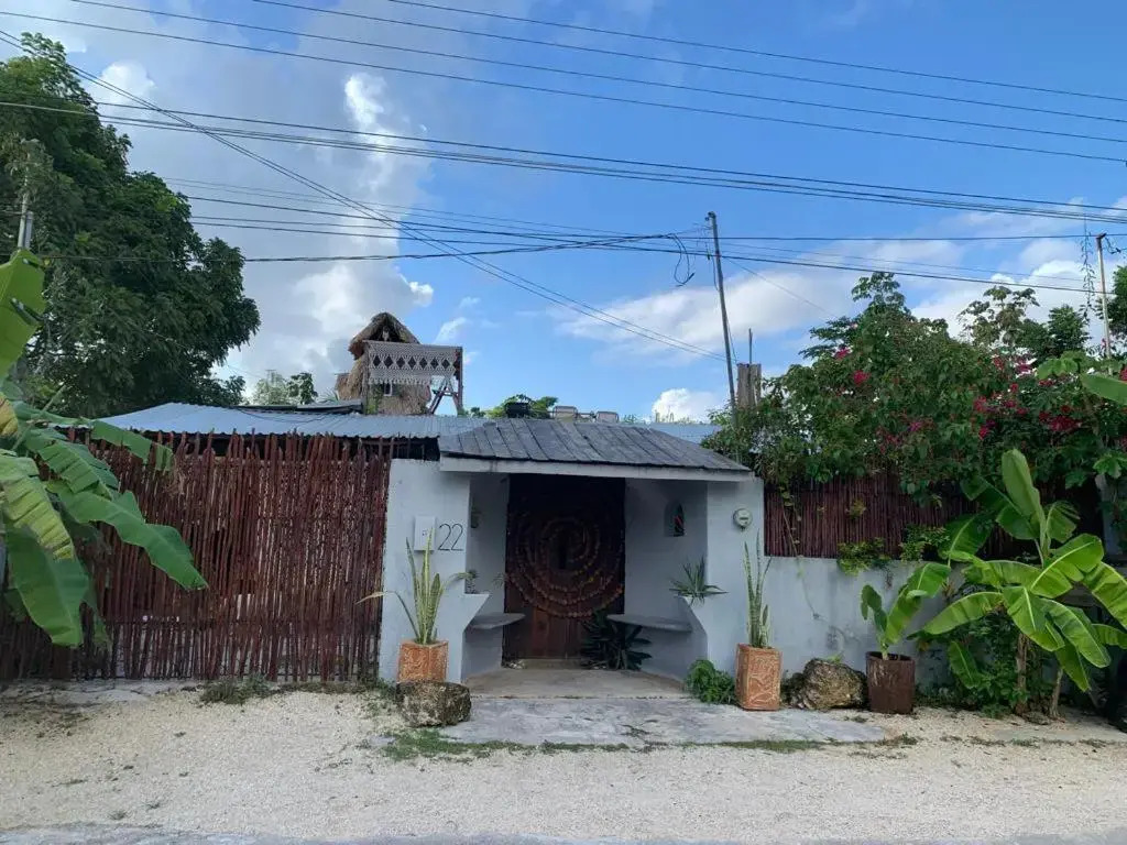 Hermosa Cabaña con vista a la laguna, en 5ta av.