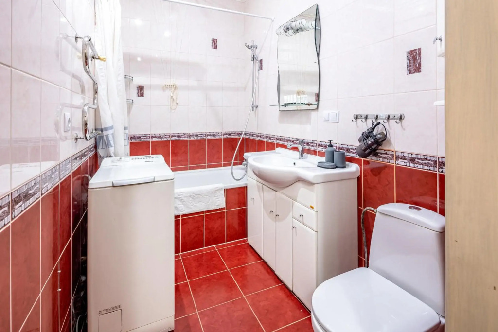 Just another comfy apartment on the main squere. 2 bedrooms, own heating, AC
