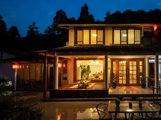 Yandang Mountain South Moon House
