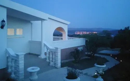The Garden of Elaïs