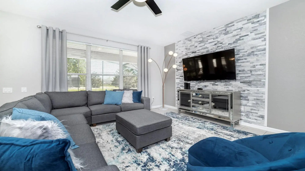 Modern 7BR Villa w Pool greenview close to Disney